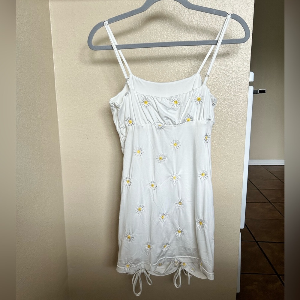 White Daisy Embroidered Ruched Drawstring Minidress - Picture 11 of 11